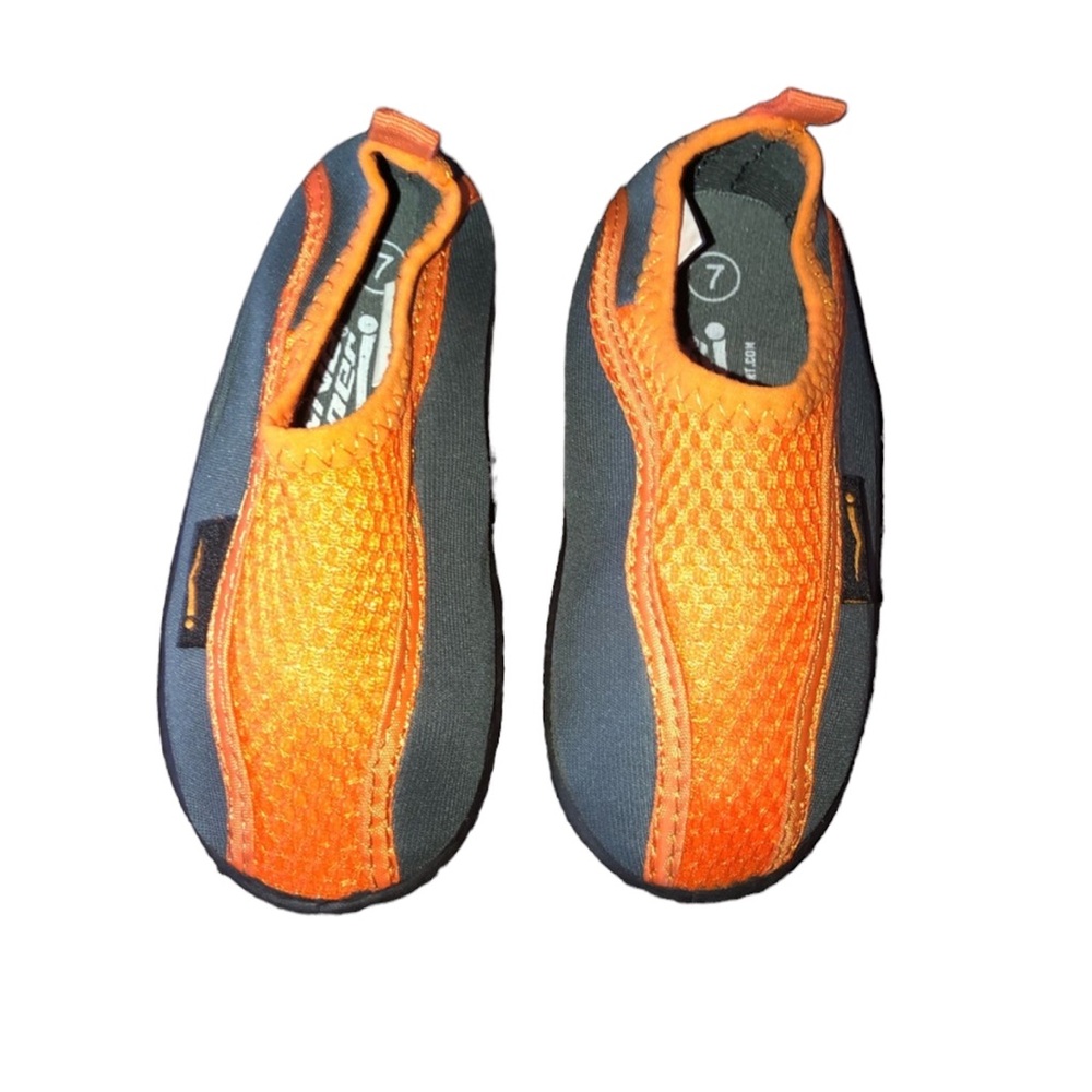 Wave runner Water Shoes (Size 7)